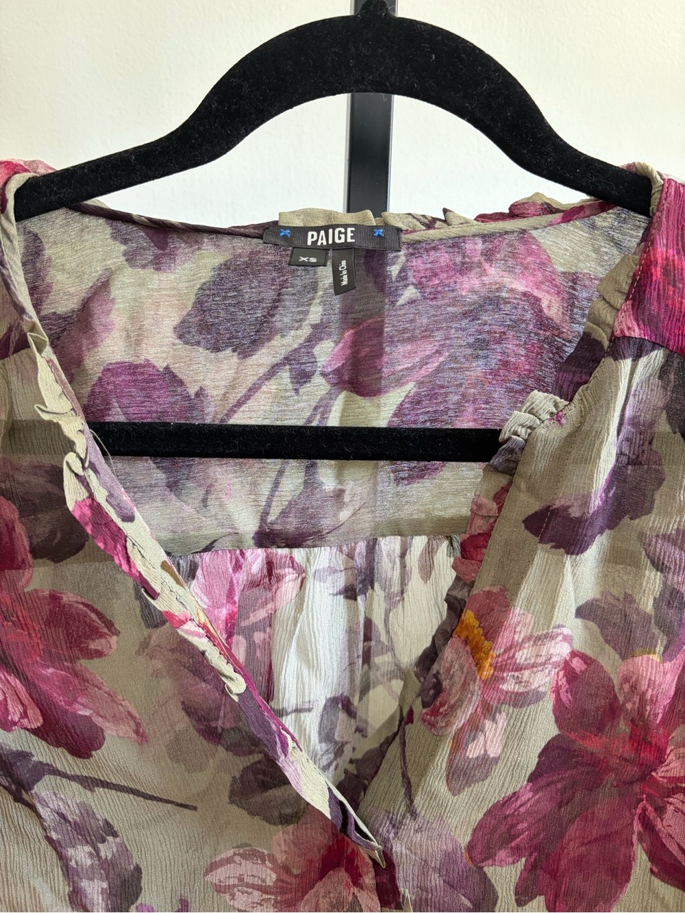PAIGE 100% silk Floral V-Neck long sleeve Blouse in Pink and Olive Tones X Small